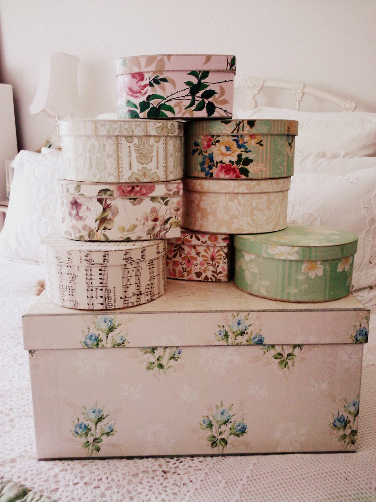 Adeline Country Cottage: Vintage Wallpaper Storage Boxes
