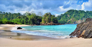 Tempat Wisata di Banyuwangi - Pantai Teluk Hijau