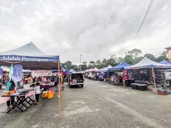 Gambar jual pakaian di Pasar Tani Ayer Lanas Jeli Kelantan