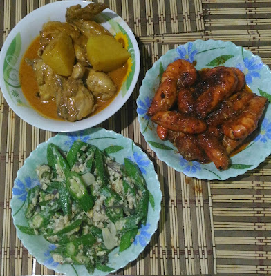 Ayam Kari, Udang Galah Bersos Dan Bendi Salut Telur Menu 