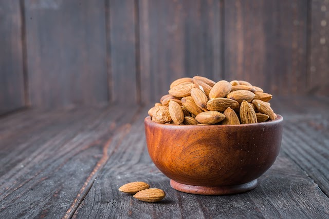 7 Side Effects Of Consuming Too Many Almonds In Winter