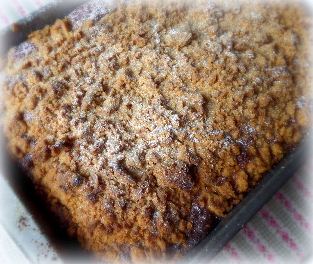 Banana Bread Crumb Cake