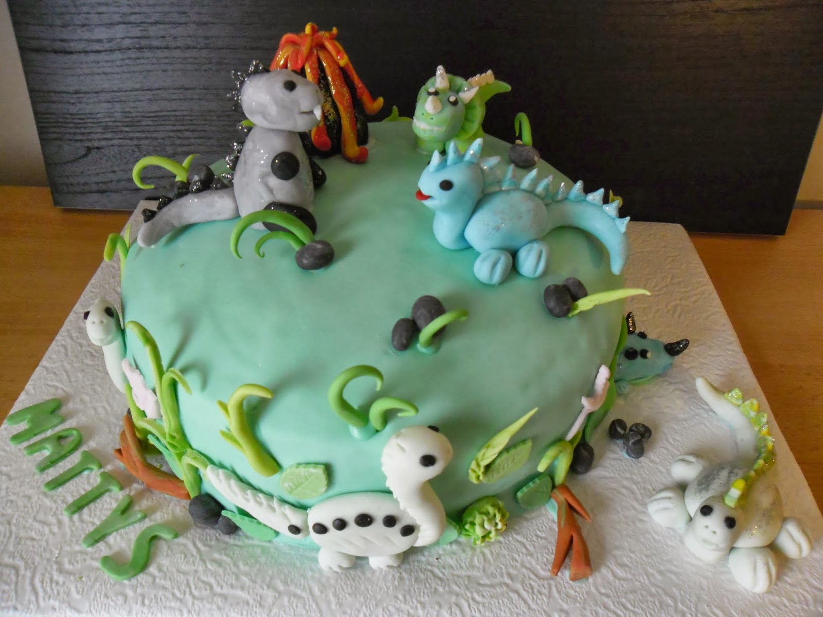 Gateaux D Aline Gateau D Anniversaire Dinosaures