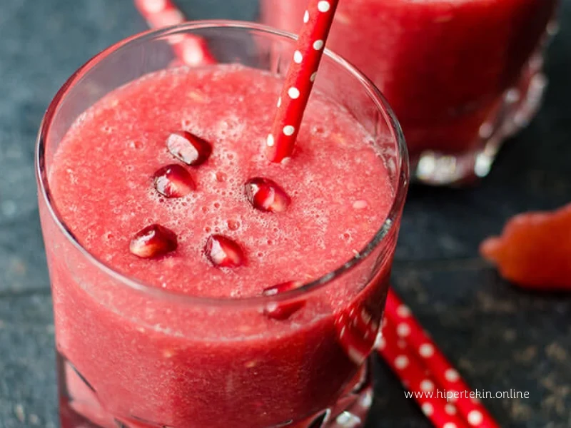 RED VELVET GRAPEFRUIT SMOOTHIE