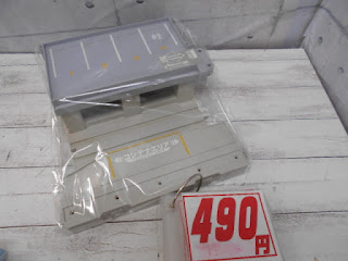 中古品　プラレール　トミカと遊ぼう！つみおろしステーション　４９０円