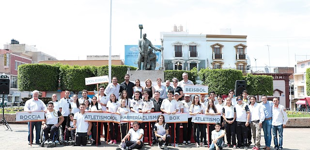 Despiden autoridades a deportistas tepatitlenses