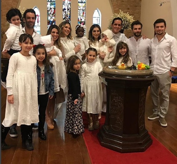 batizado de Titi filha de Giovanna Ewbank e Bruno Gagliasso