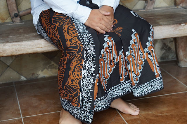 Sarung Batik Aljuwani Motif Parang warna coklat tanah