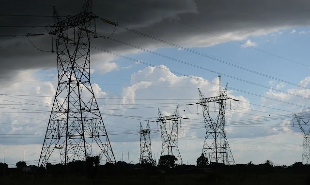 Conta de luz deve aumentar 5,6% em 2024, diz Aneel