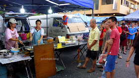 Pasar-Malam-Hae-Piah-Ji-Fried-Prawn-Fritter