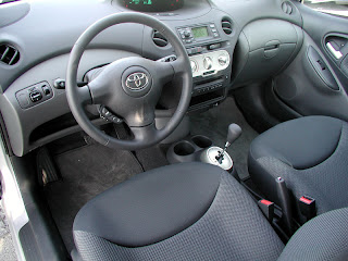  Toyota Yaris Car