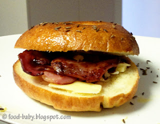 Bacon and Egg Bagel © food-baby.blogspot.com All rights reserved