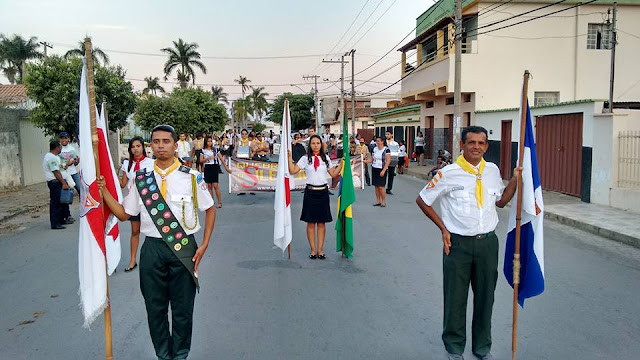 Desfile Cívico de Sete de Setembro com Impacto Esperança, Desbravadores e Clube de Jovens Unidos em Cristo de Itacarambi-MG