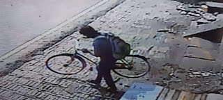 दिनदहाड़े दुकान के सामने से साईकिल चुराकर ले गया युवक, सीसीटीवी में कैद हुई घटना, देखें वीडियो