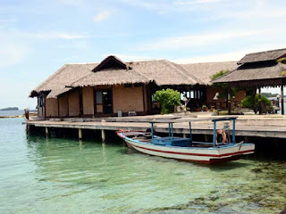 Paket wisata dan tour ke pulau pelangi