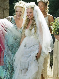 amanda seyfried wedding dress in mamma mia, vintage wedding dress, empire line wedding dress style