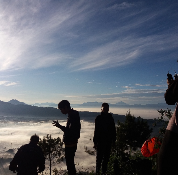 Gunung Bendera 2020 : Keren A Rescue Bentangkan Bendera Merah Putih Raksasa Di Gunung Api Purba ...