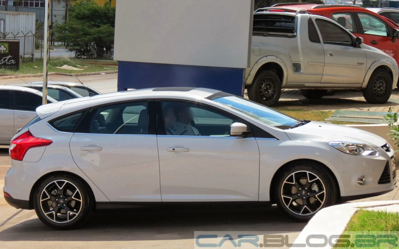 Ford Focus Hatch Titanium 2015 - Branco