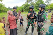 Keceriaan Mama Papua Bersama Satgas Pamtas Yonif Raider 142/KJ