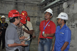 Foto 6:  Safari Jurnalistik di PLTA Way Besai 2 x 45 MW oleh Bpk. Sudrajat (Manajer)