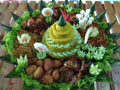 nasi tumpeng