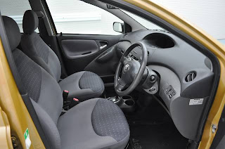 2004 Toyota Vitz