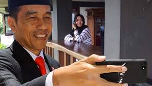 Tren Foto Dengan Pak Jokowi. Kamu Juga Bisa..