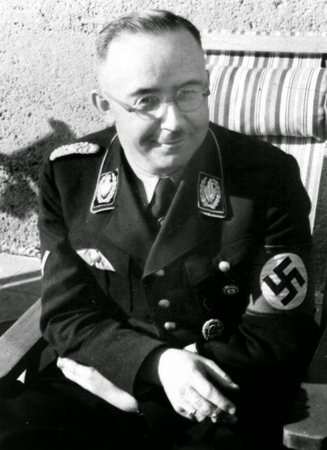 Heinrich_Himmler_relaxing