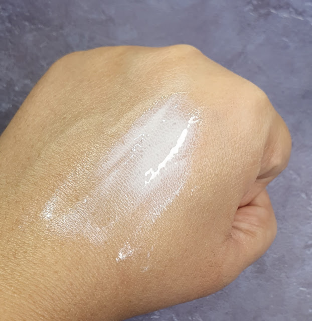 Swatch of Uriage ultra light fluid