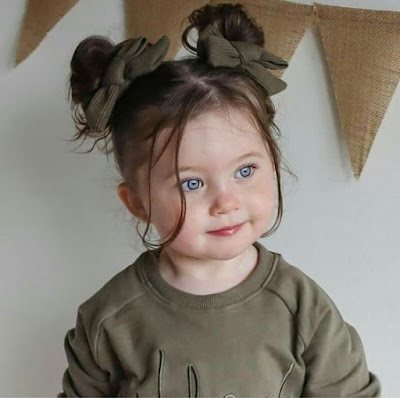صور اطفال، طفلة جميلة صغيرة عيون زرقاء رائعة