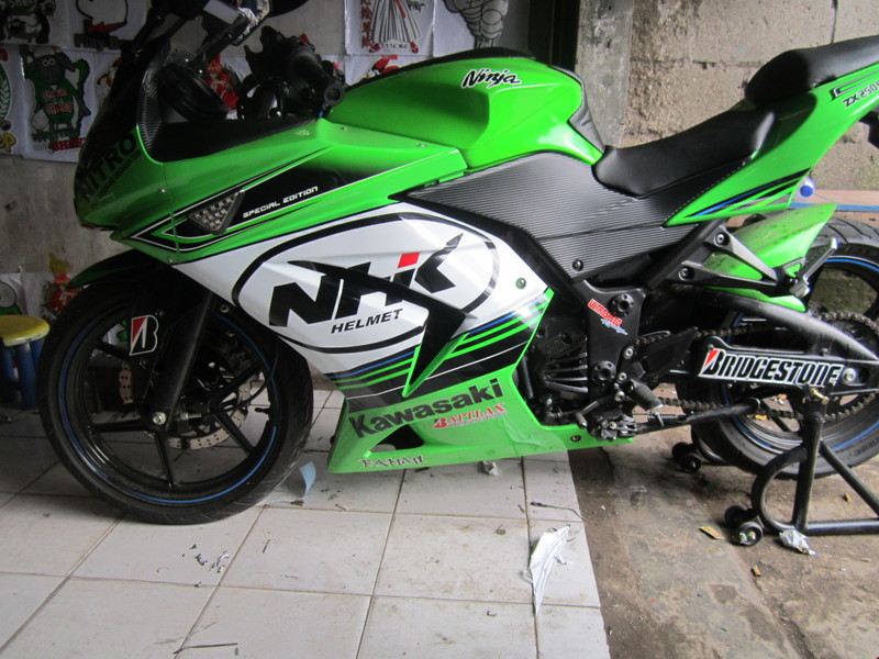 Cutting sticker  motor  Modifikasi motor 