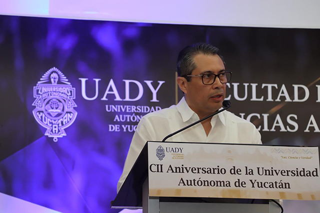 Refrenda rector de la UADY legado de Carrillo Puerto, a 102 años de fundación