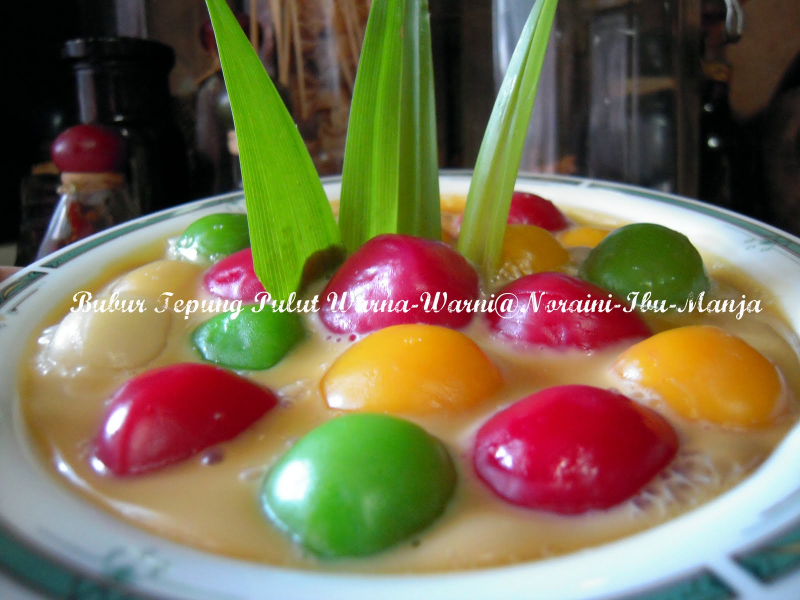 Sajian Bersama Ibu Manja: Bubur Tepung Pulut Warna-Warni