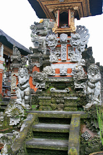 Traditional Balinese house. Традиционный балийский дом.