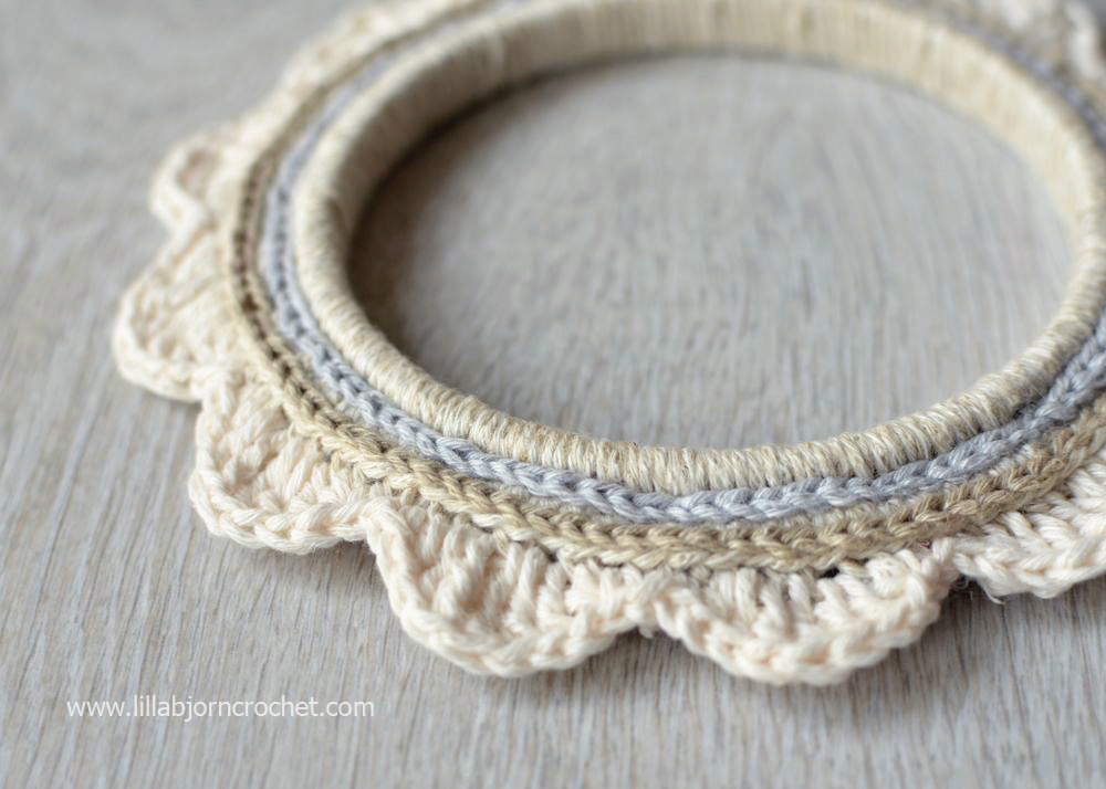 How to crochet around embroidery hoop - photo tutorial by Lilla Bjorn Crochet