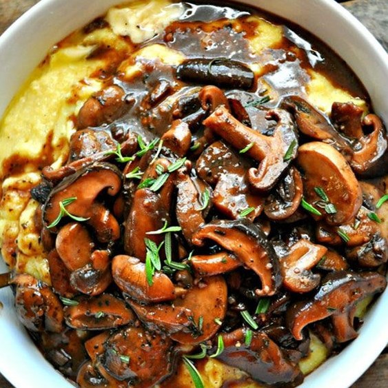 Vegan Creamy Polenta and Red Wine Mushrooms #vegetarian #bestrecipe