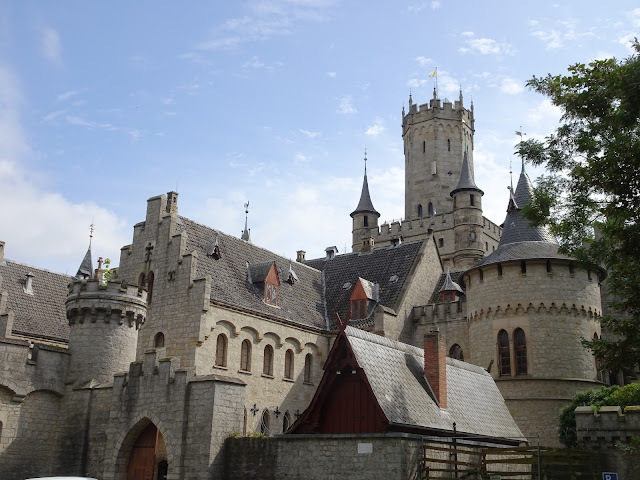 Burcht-kasteel MARIENBURG  Slot Marienburg in de deelstaat Nedersaksen. |  Duitse Neogotiek