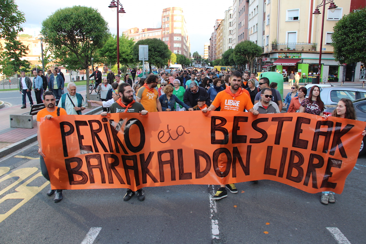 Cientos de personas se manifiestan en apoyo a Periko Solabarria y contra los juicios políticos