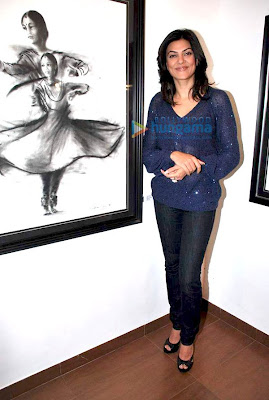 Sushmita Sen launches Charcoal exhibition by Gautam Patole image