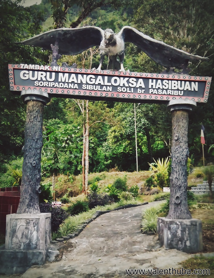 Monumen Guru Mangaloksa - Valent Huba