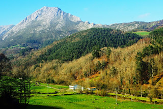 Llanes, Camín encantáu, vista del valle de Ardisana