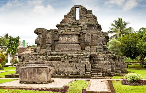  yang sempat terekam dalam sejarah budaya bangsa kita Peninggalan Kerajaan Singasari, 5 Candi, 1 Arca, dan 4 Prasasti + Gambar