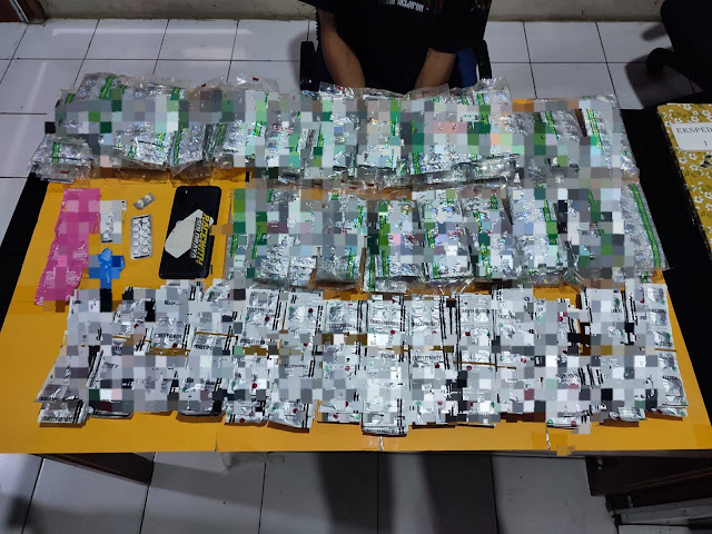 Polres Ngawi Ungkap Peredaran Okerbaya, Tersangka dan Ribuan Pil Koplo Berhasil Diamankan 