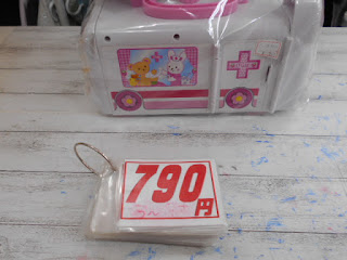 中古品　メルちゃん　うさぎさんきゅうきゅうしゃ　７９０円