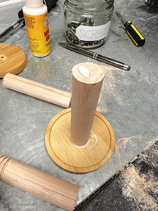 wooden circle with cut dowel and wood glue