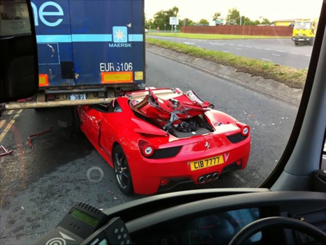 Ferrari 458 Italia crashed 3 hours after delivery in Northern Ireland