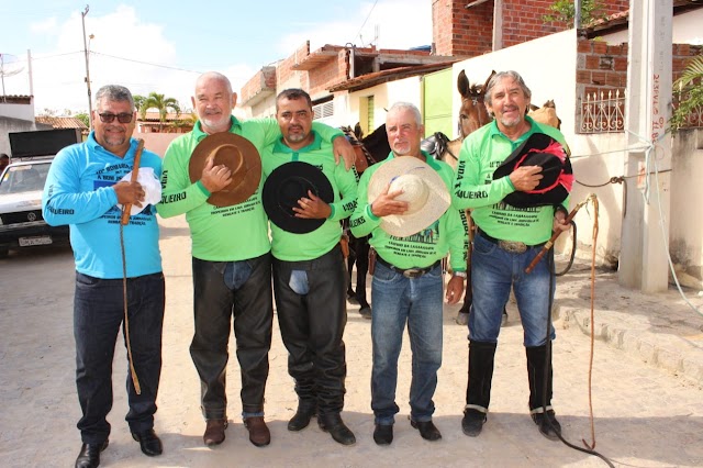 Macajubenses participam da 11° Romaria Orobó que seguirá até Bom Jesus da Lapa