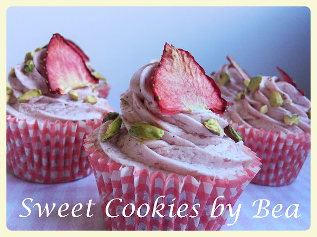 strawberry-pistachio-cupcakes, cupcakes-de-fresas-y-pistachos