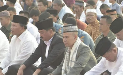 Panglima TNI Serahkan Hewan Qurban Dan Shalat Idul Adha Bersama Ribuan Prajurit