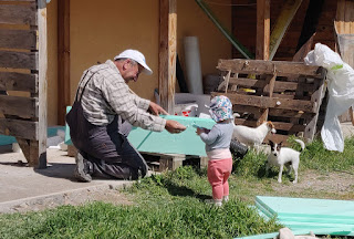 Bekir has a little helper at his task